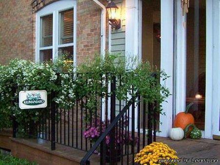 Hidden Garden Cottages & Suites Саугатук Екстериор снимка