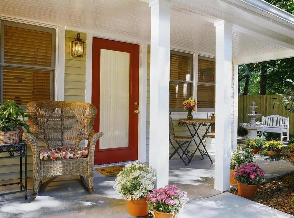 Hidden Garden Cottages & Suites Саугатук Екстериор снимка